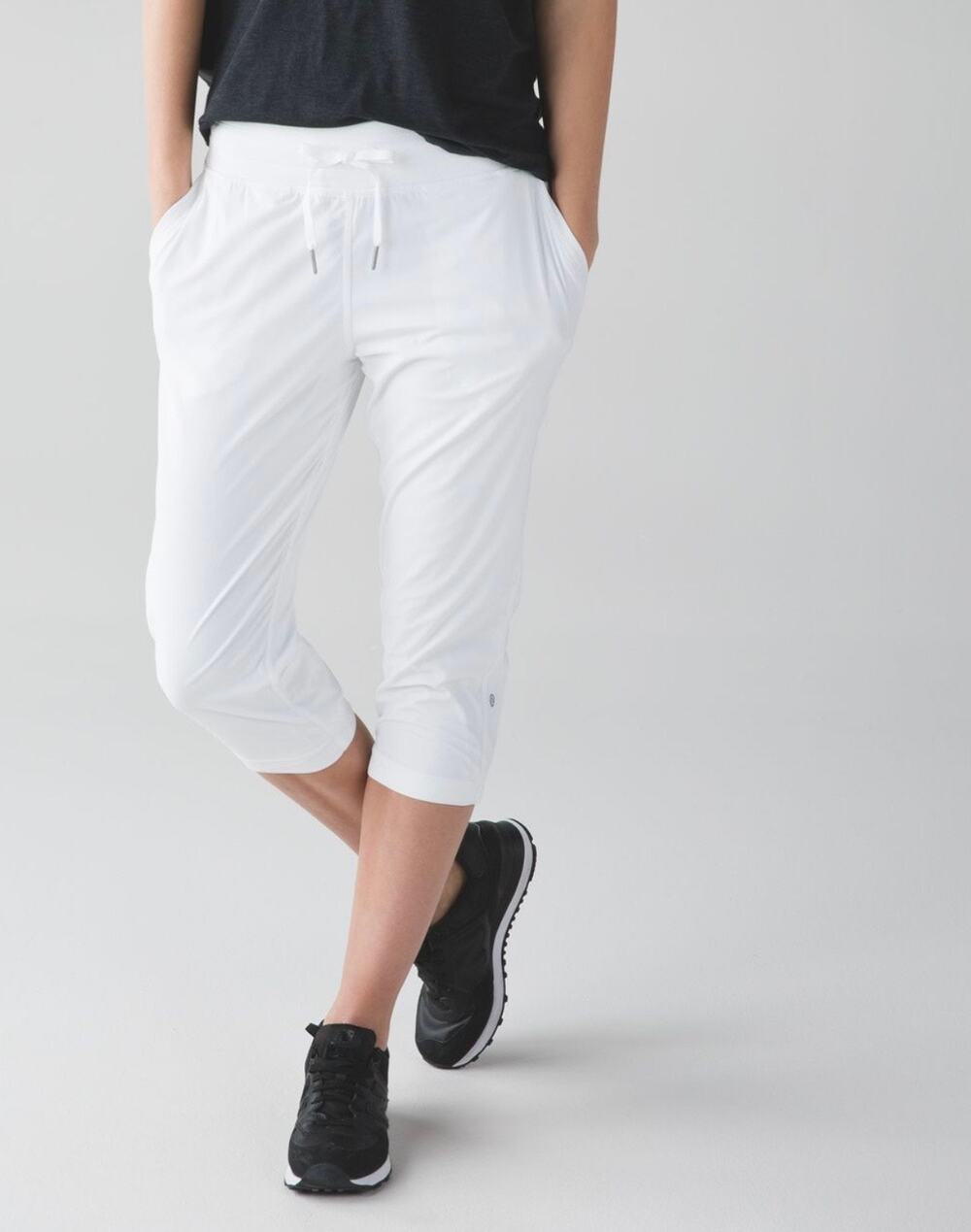 Lululemon Studio Crop II in White - Size 8